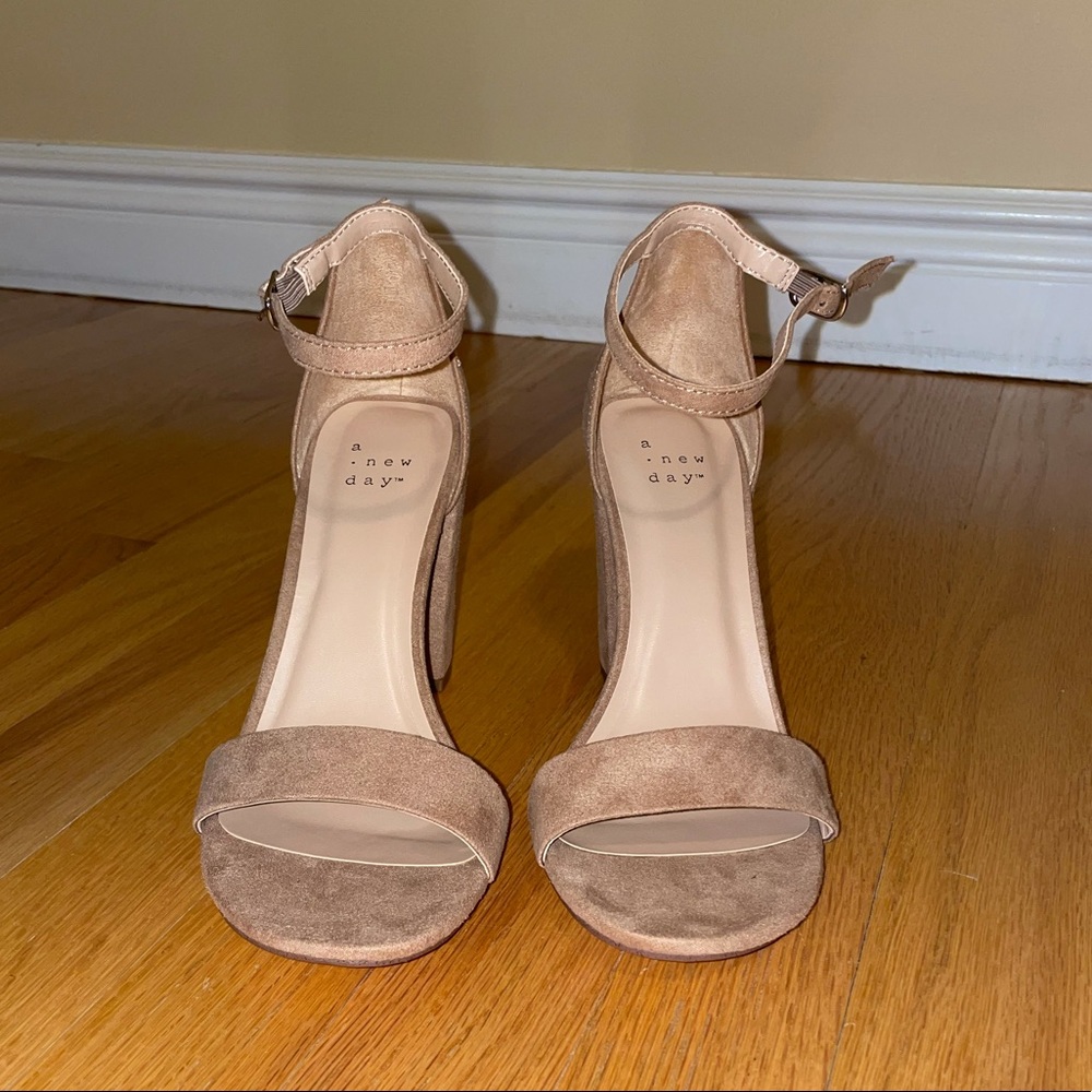 Ankle strap block heel pumps